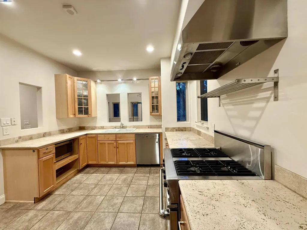 4400 Saint Andrews Road Oakland CA 94605