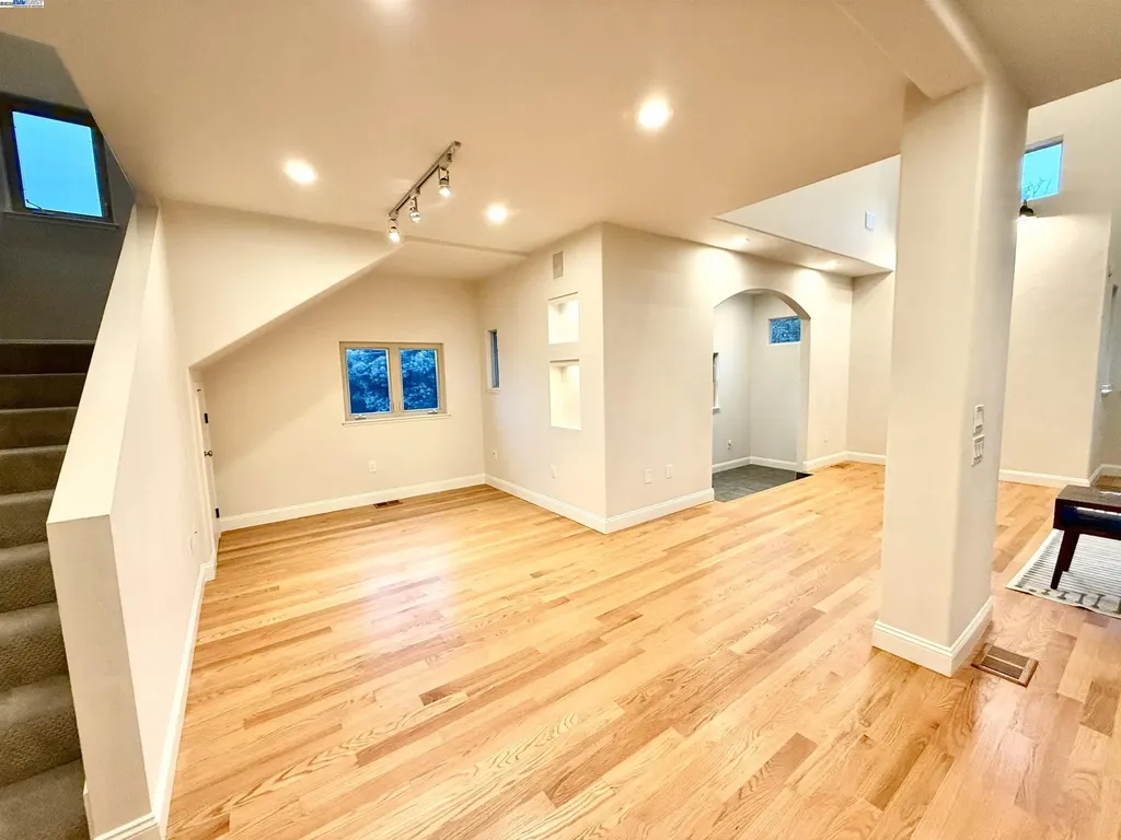 4400 Saint Andrews Road Oakland CA 94605