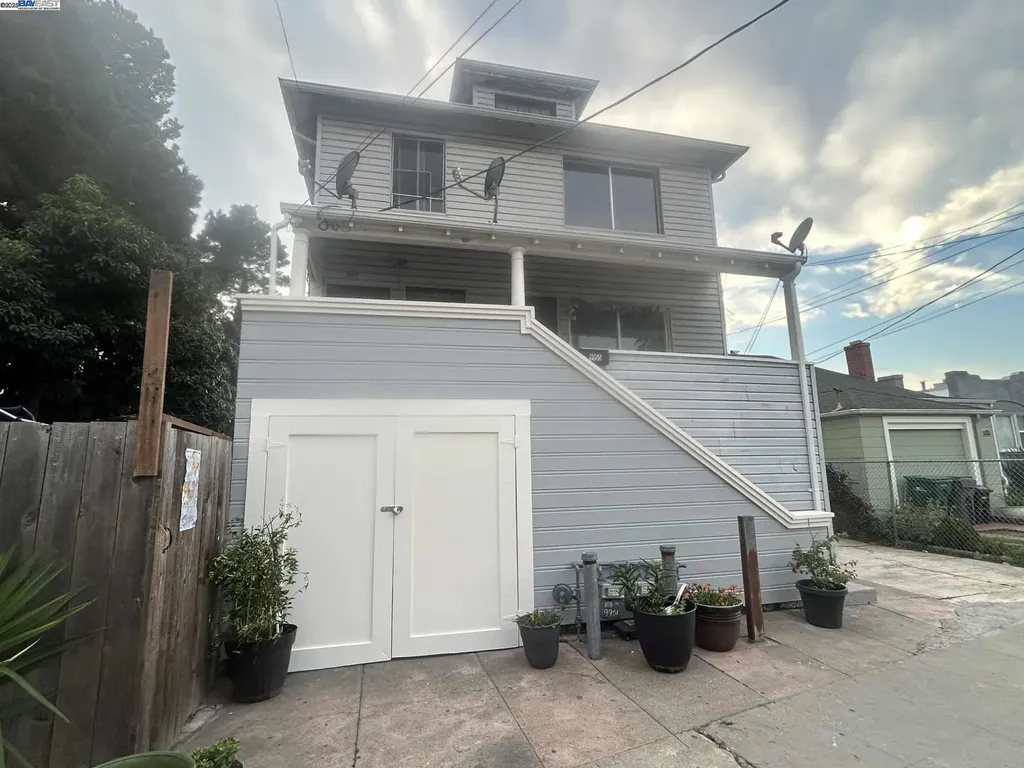 9953 Dante Avenue Oakland CA 94603