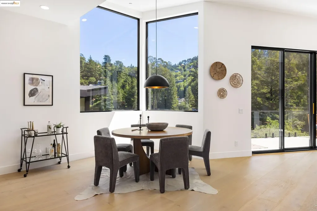 7260 Woodrow Drive Oakland CA 94611