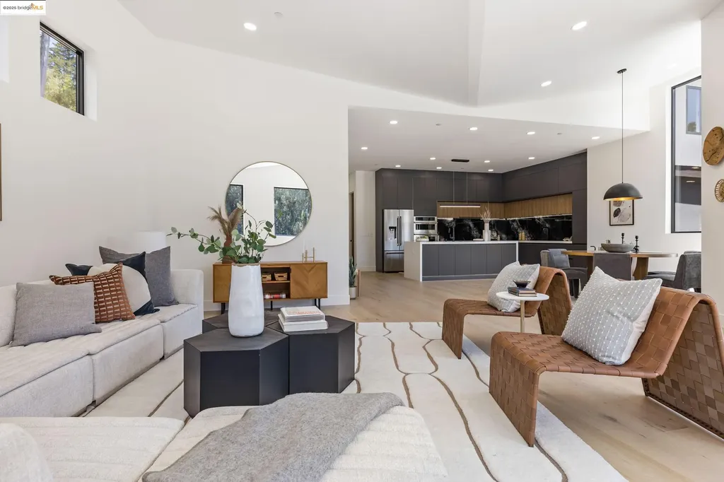 7260 Woodrow Drive Oakland CA 94611