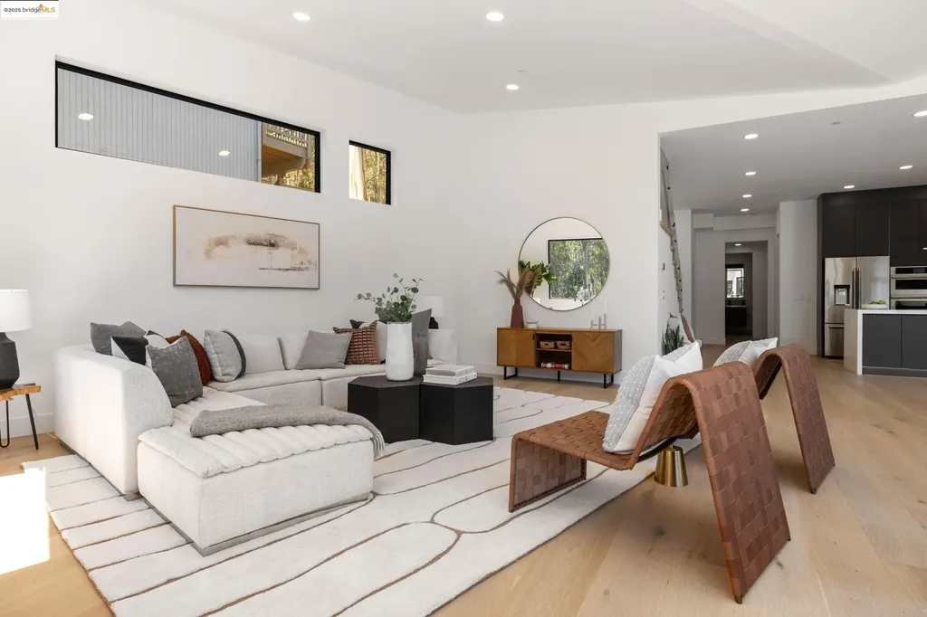 7260 Woodrow Drive Oakland CA 94611