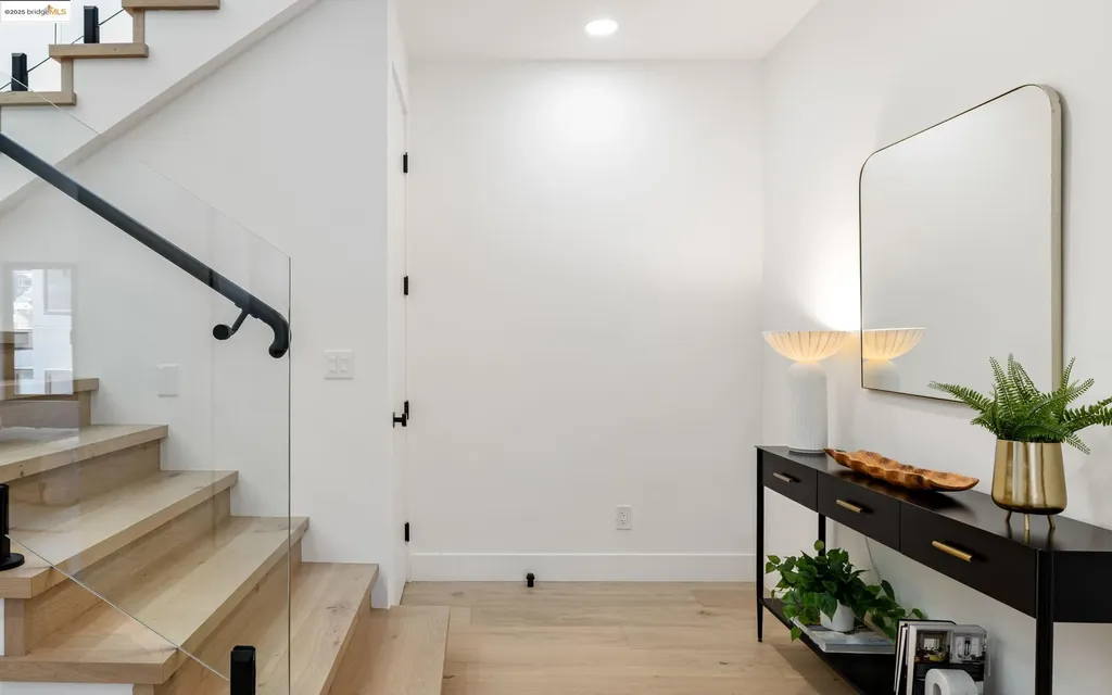 7260 Woodrow Drive Oakland CA 94611