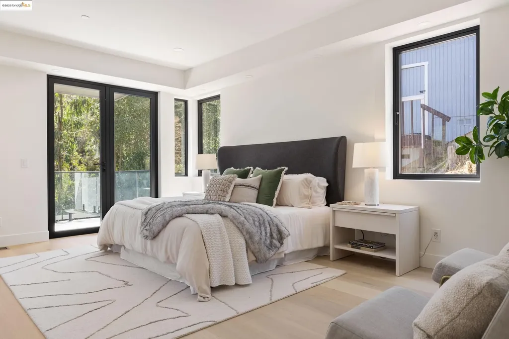 7260 Woodrow Drive Oakland CA 94611