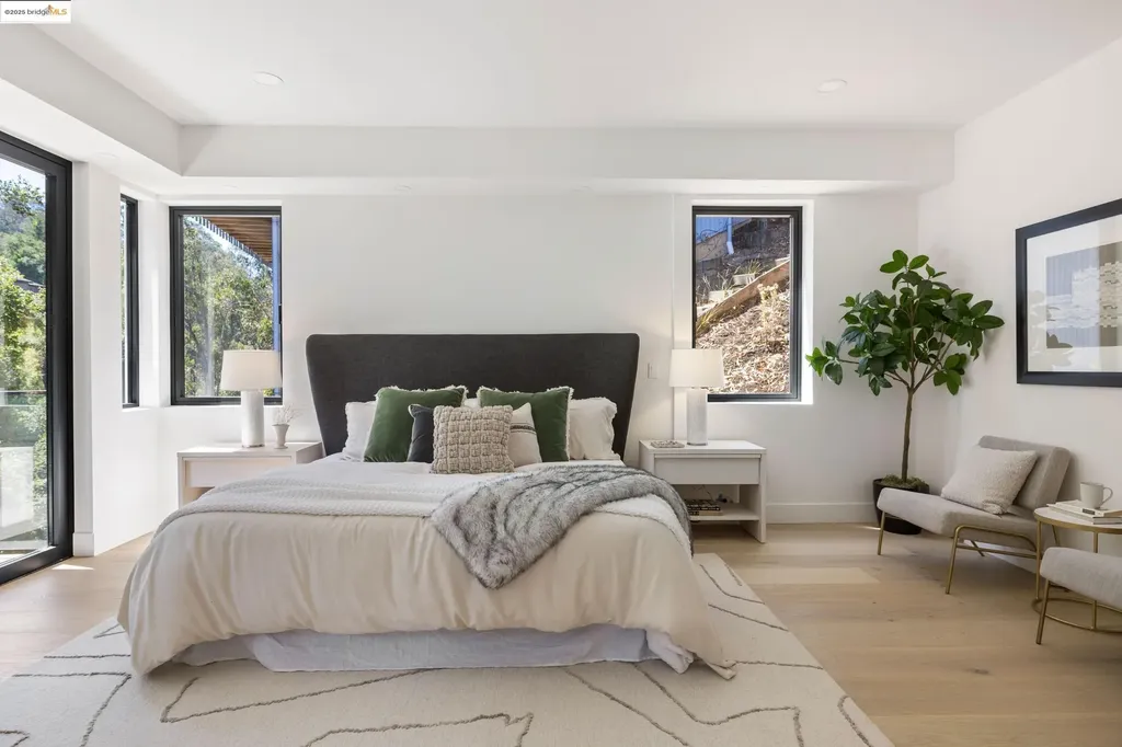 7260 Woodrow Drive Oakland CA 94611