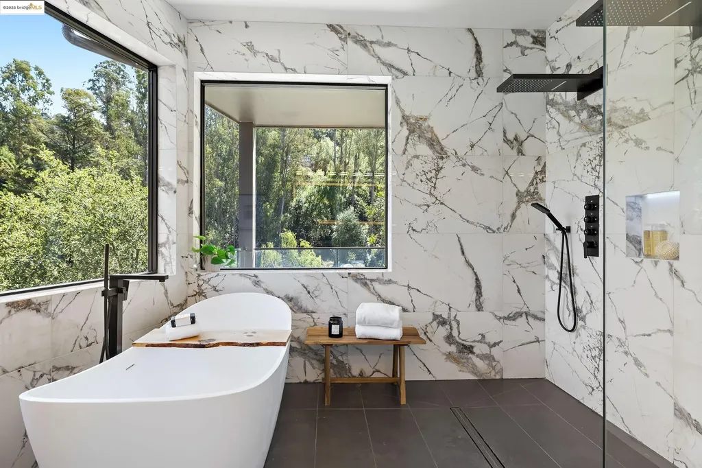 7260 Woodrow Drive Oakland CA 94611