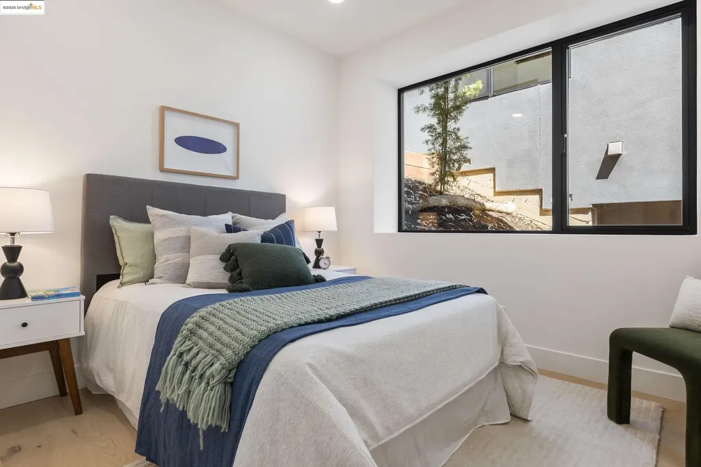 7260 Woodrow Drive Oakland CA 94611