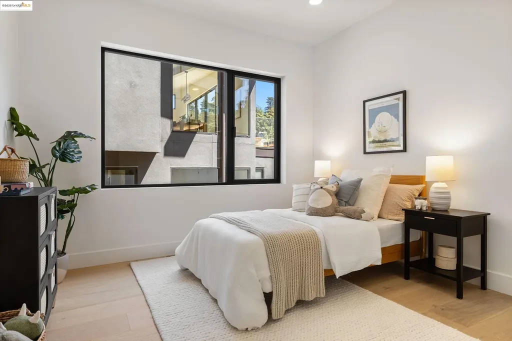 7260 Woodrow Drive Oakland CA 94611