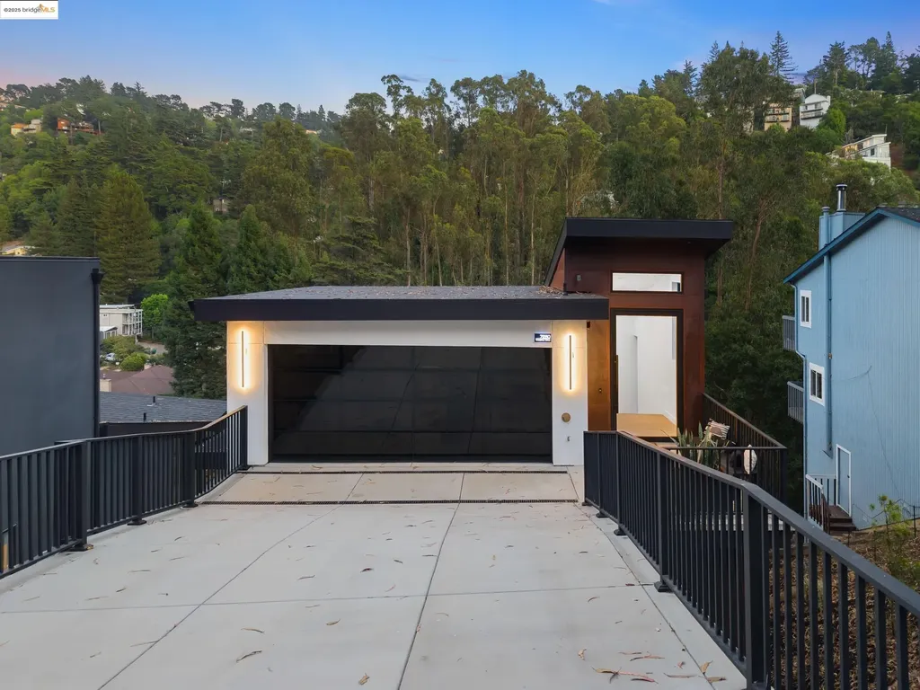 7260 Woodrow Drive Oakland CA 94611