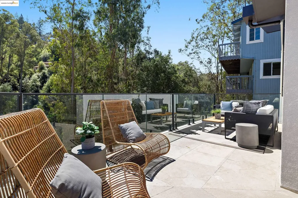 7260 Woodrow Drive Oakland CA 94611