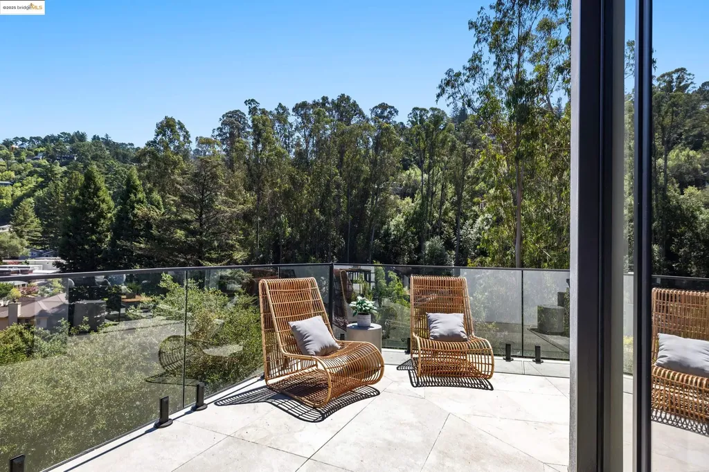 7260 Woodrow Drive Oakland CA 94611