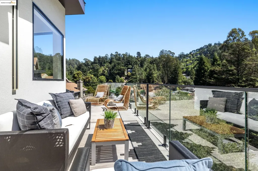 7260 Woodrow Drive Oakland CA 94611