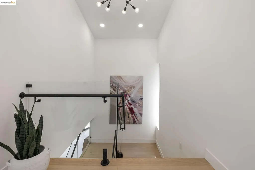 7260 Woodrow Drive Oakland CA 94611