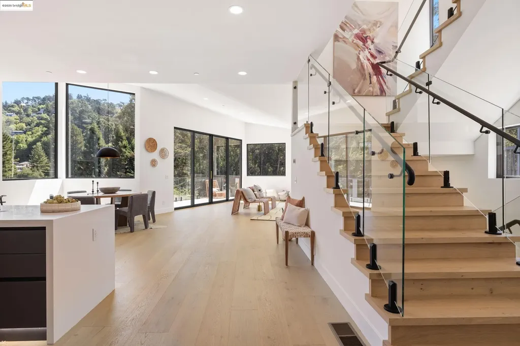 7260 Woodrow Drive Oakland CA 94611