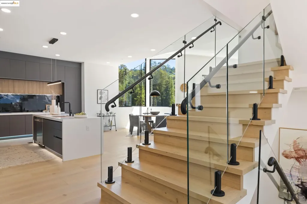 7260 Woodrow Drive Oakland CA 94611