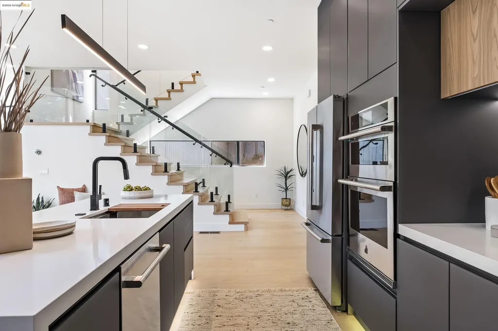 7260 Woodrow Drive Oakland CA 94611