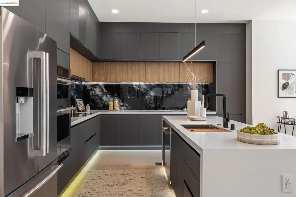 7260 Woodrow Drive Oakland CA 94611