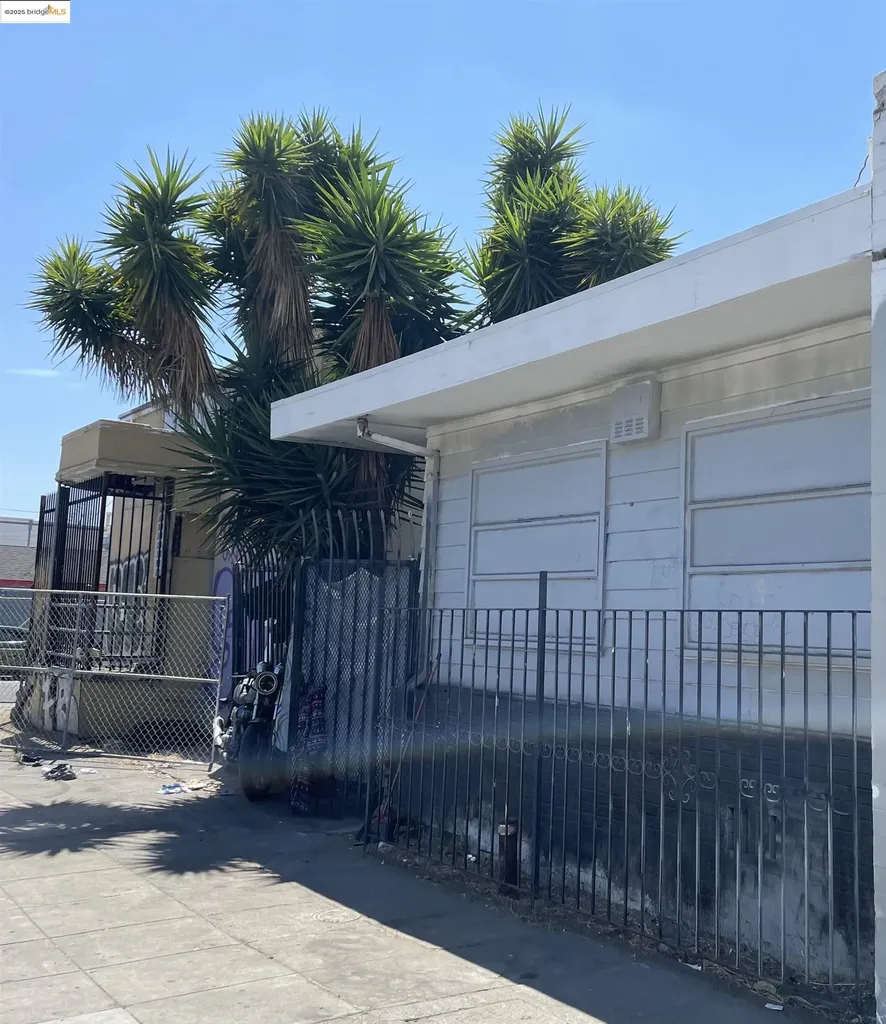 9027 International Boulevard Oakland CA 94603