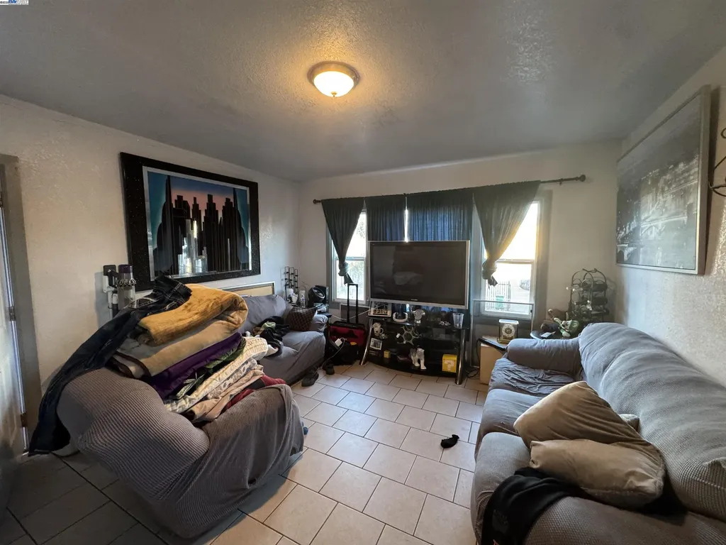 7341 Lockwood Street Oakland CA 94621