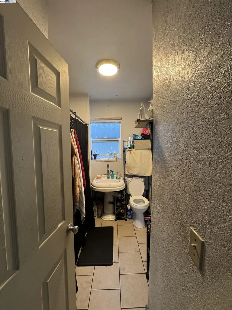 7341 Lockwood Street Oakland CA 94621