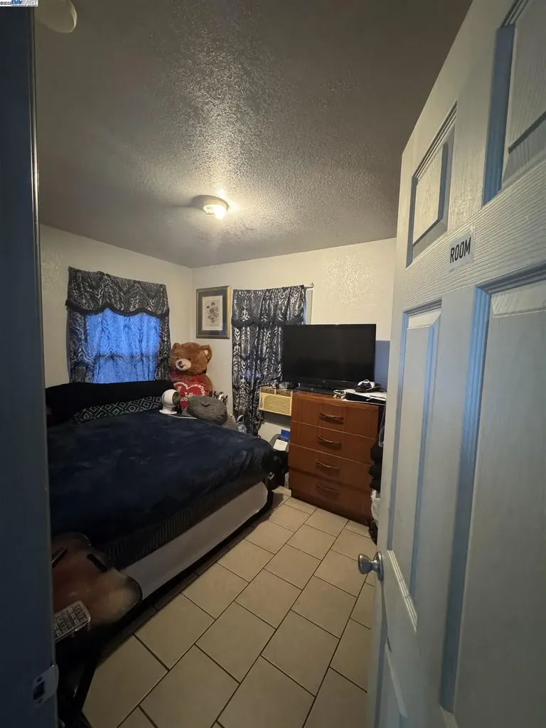 7341 Lockwood Street Oakland CA 94621