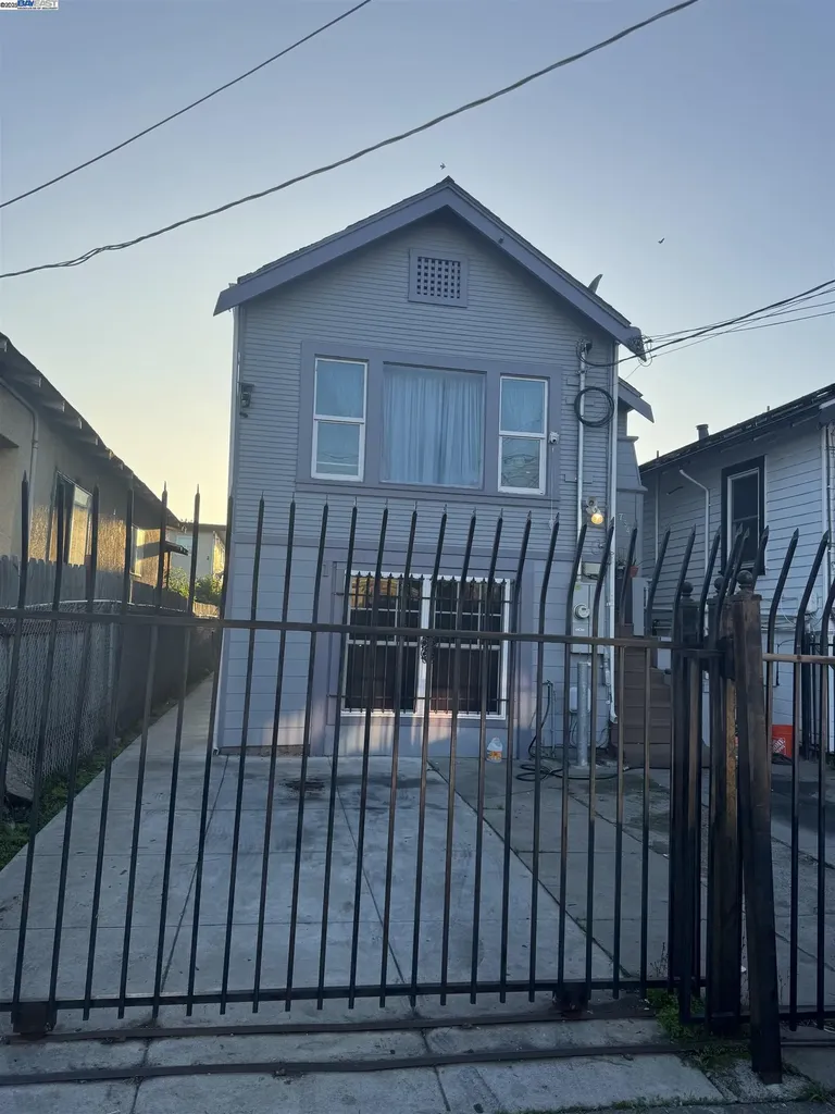 7341 Lockwood Street Oakland CA 94621