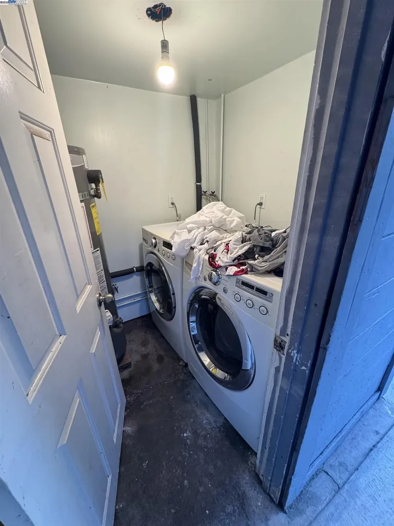 7341 Lockwood Street Oakland CA 94621