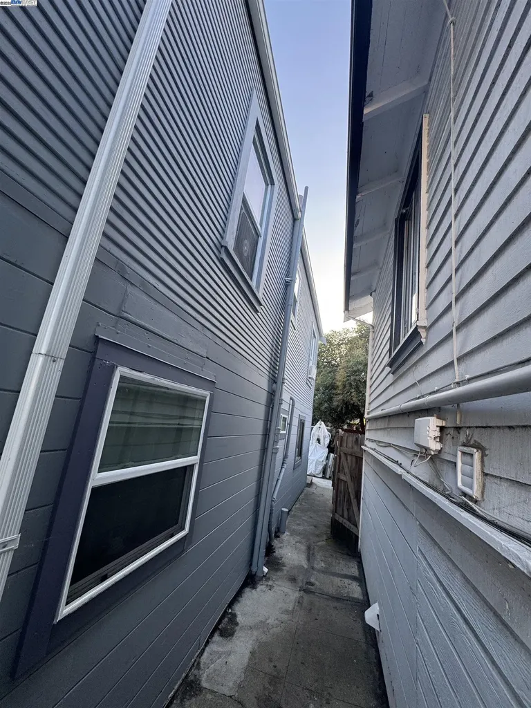 7341 Lockwood Street Oakland CA 94621