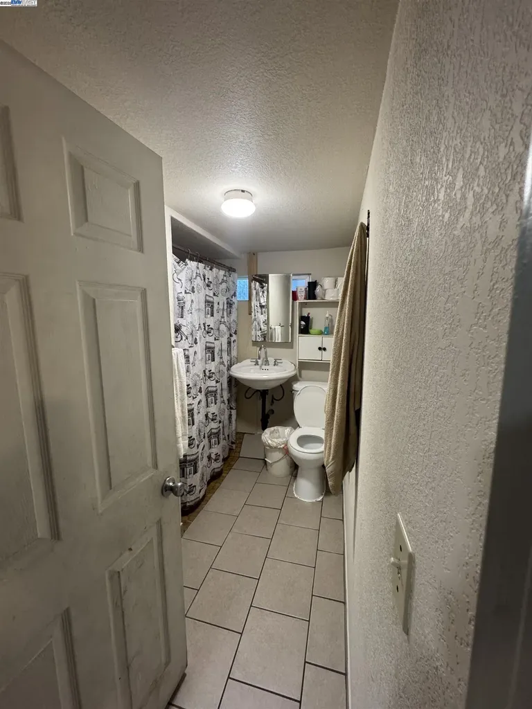 7341 Lockwood Street Oakland CA 94621