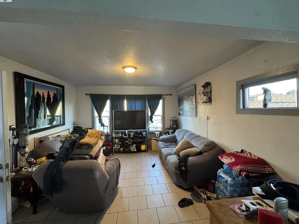 7341 Lockwood Street Oakland CA 94621