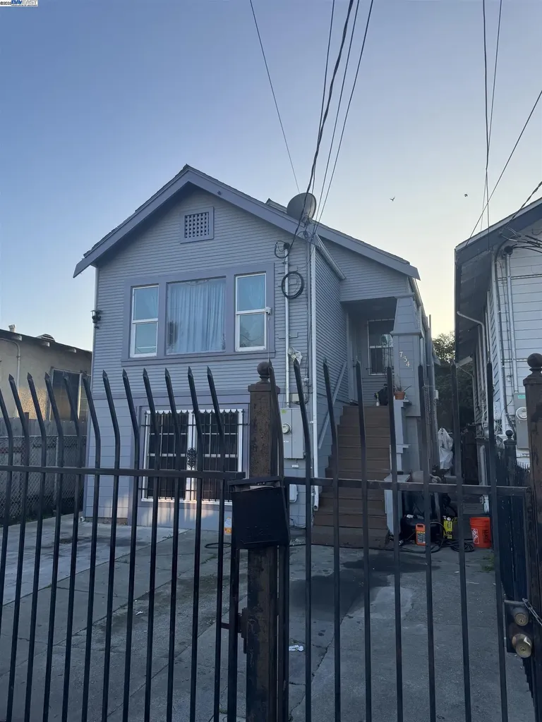 7341 Lockwood Street Oakland CA 94621