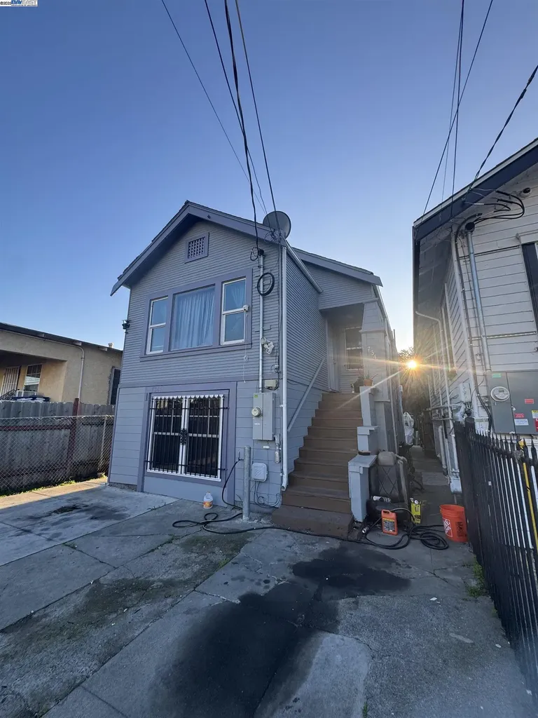 7341 Lockwood Street Oakland CA 94621