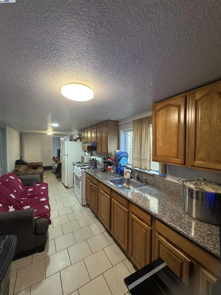 7341 Lockwood Street Oakland CA 94621