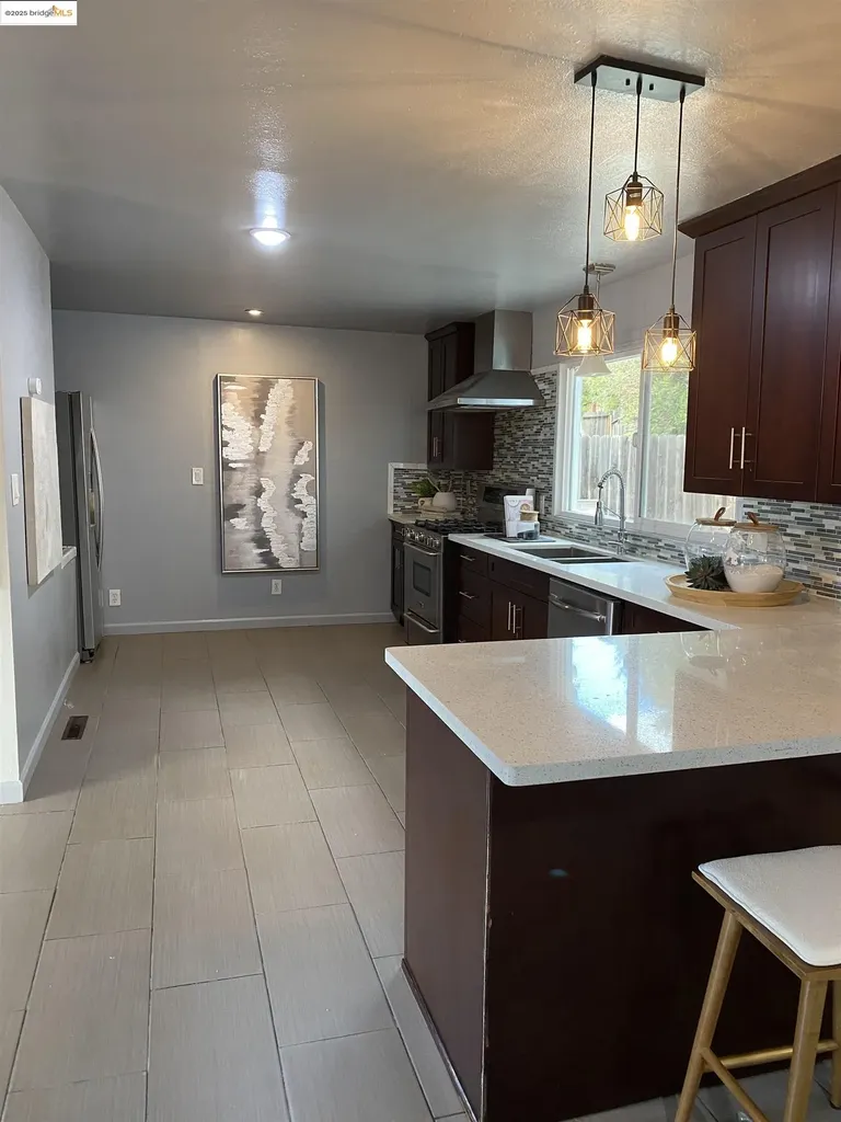 8454 Ney Avenue Oakland CA 94605