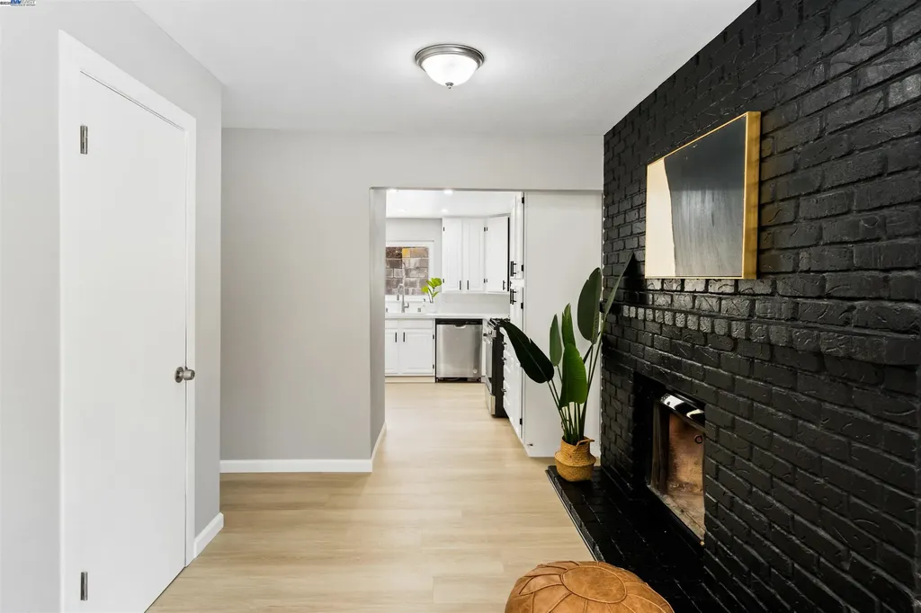 6330 Tri Lane El Sobrante CA 94803