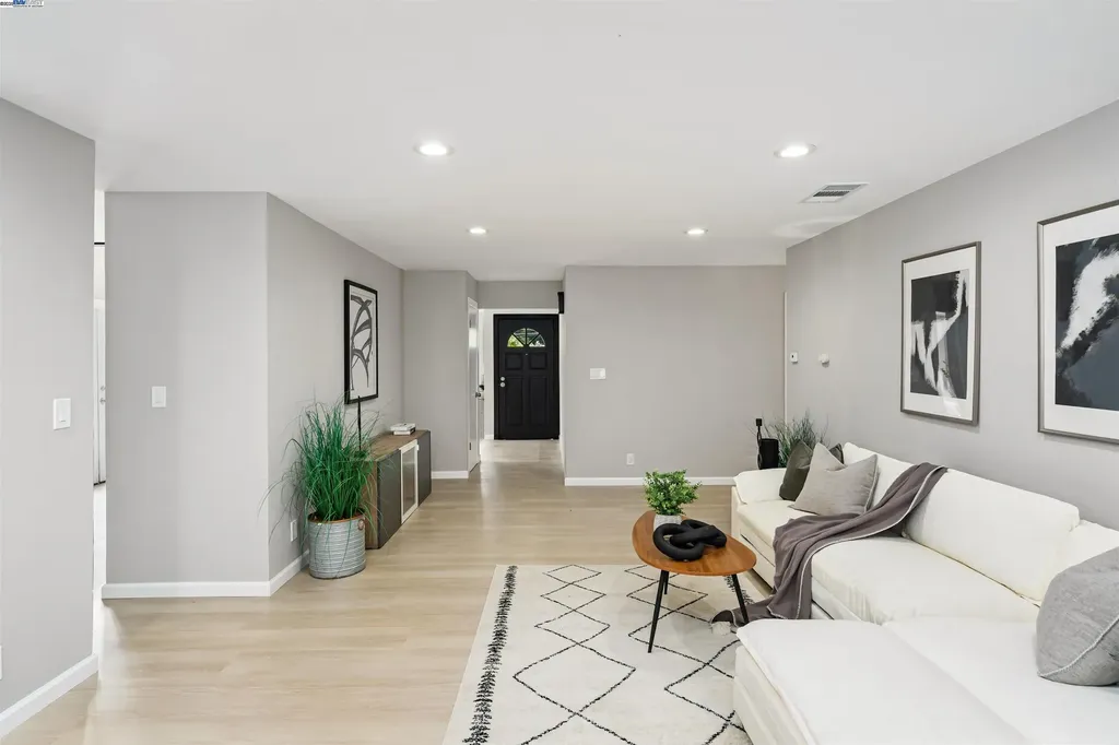 6330 Tri Lane El Sobrante CA 94803