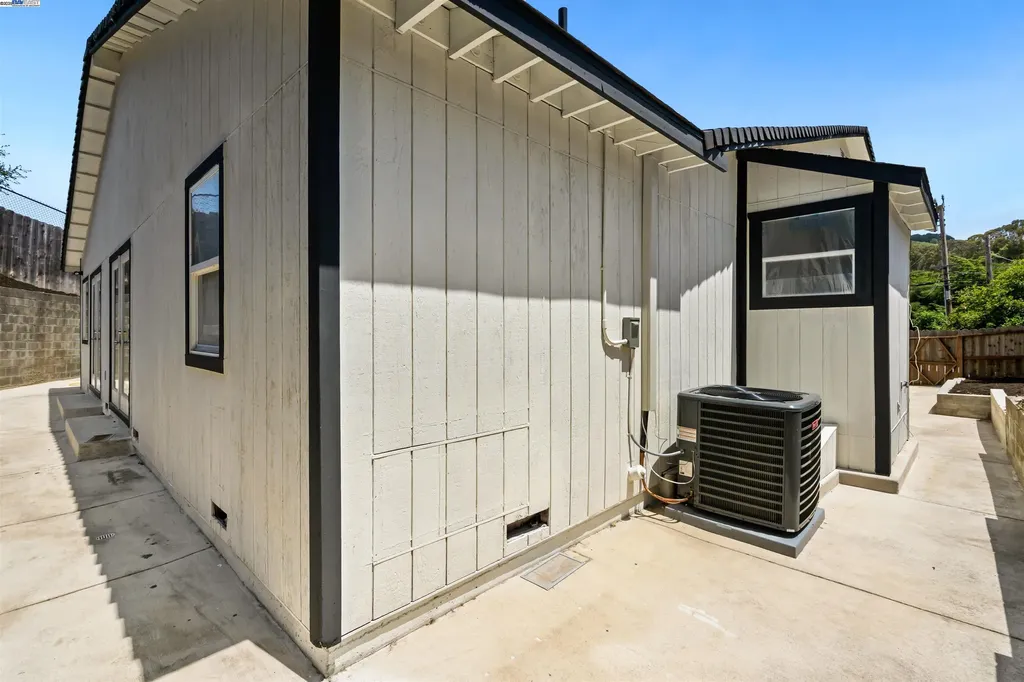 6330 Tri Lane El Sobrante CA 94803