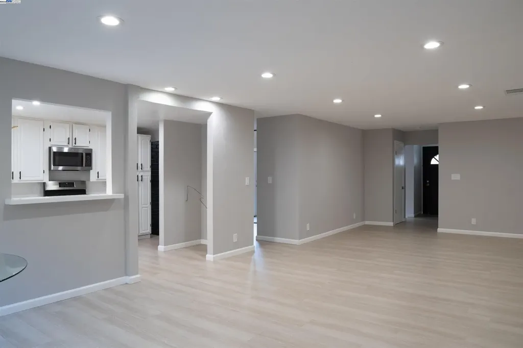 6330 Tri Lane El Sobrante CA 94803