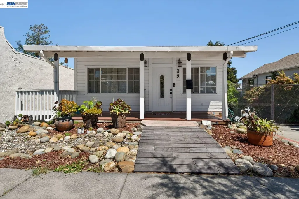 229 Lake Avenue Rodeo CA 94572