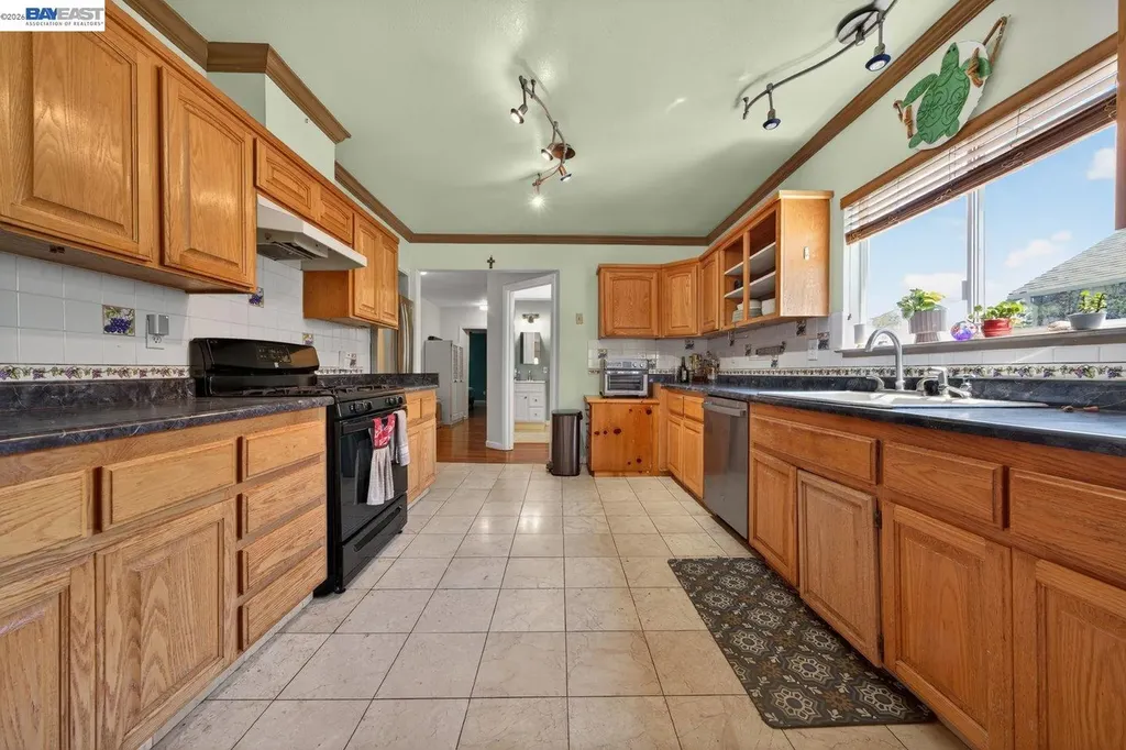 229 Lake Avenue Rodeo CA 94572