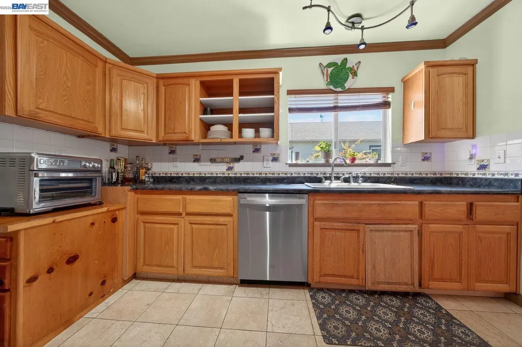 229 Lake Avenue Rodeo CA 94572