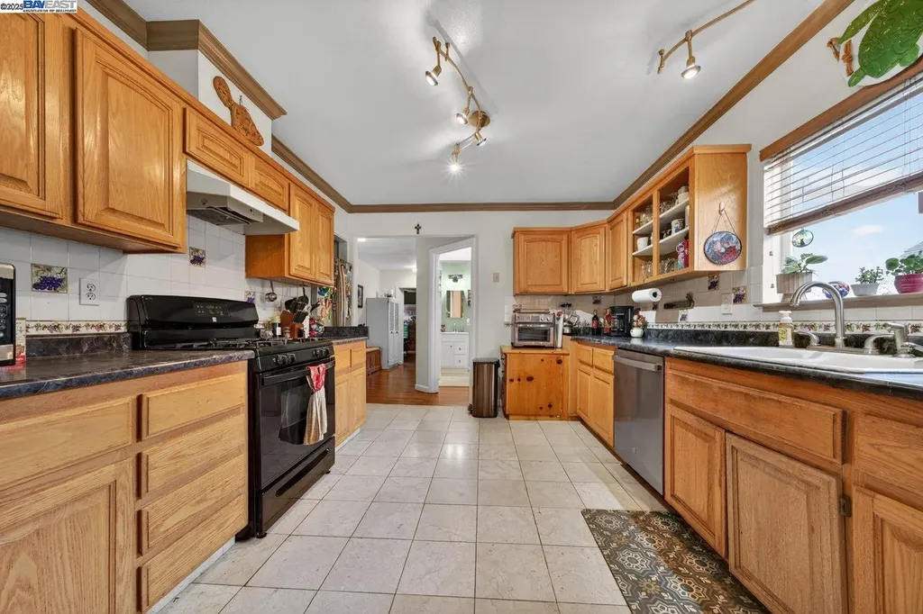 229 Lake Avenue Rodeo CA 94572