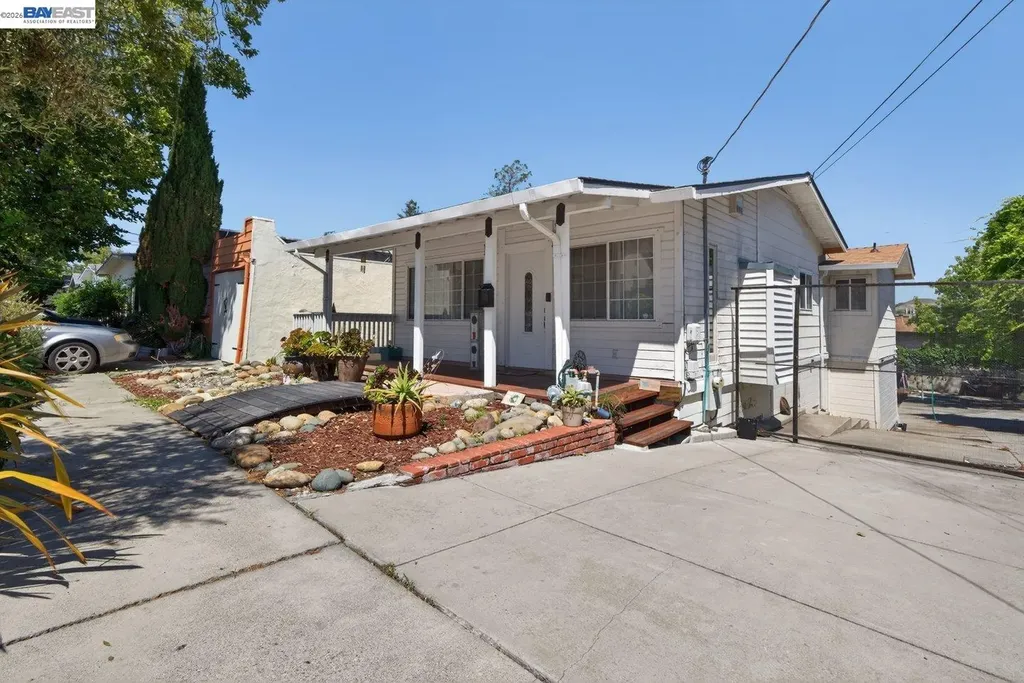 229 Lake Avenue Rodeo CA 94572