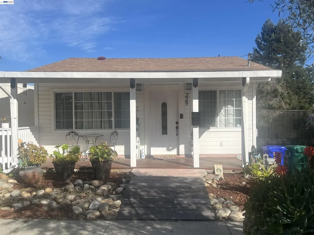 229 Lake Avenue Rodeo CA 94572
