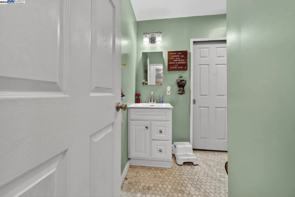 229 Lake Avenue Rodeo CA 94572