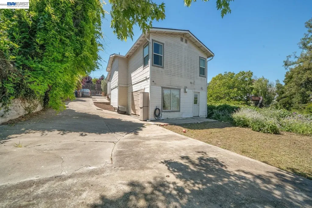 229 Lake Avenue Rodeo CA 94572