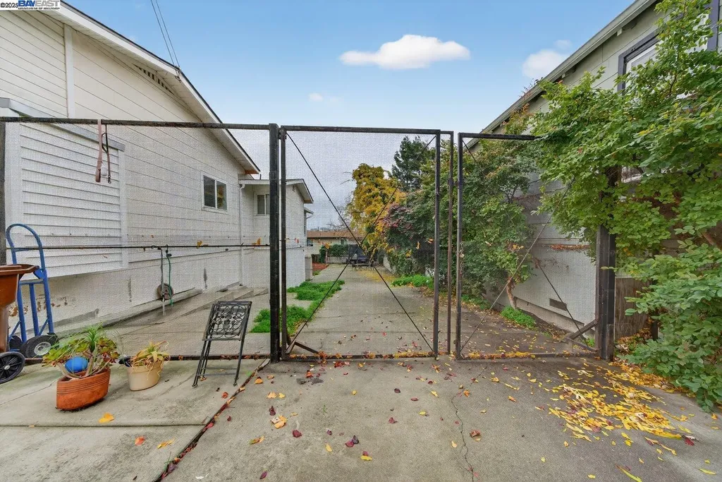 229 Lake Avenue Rodeo CA 94572