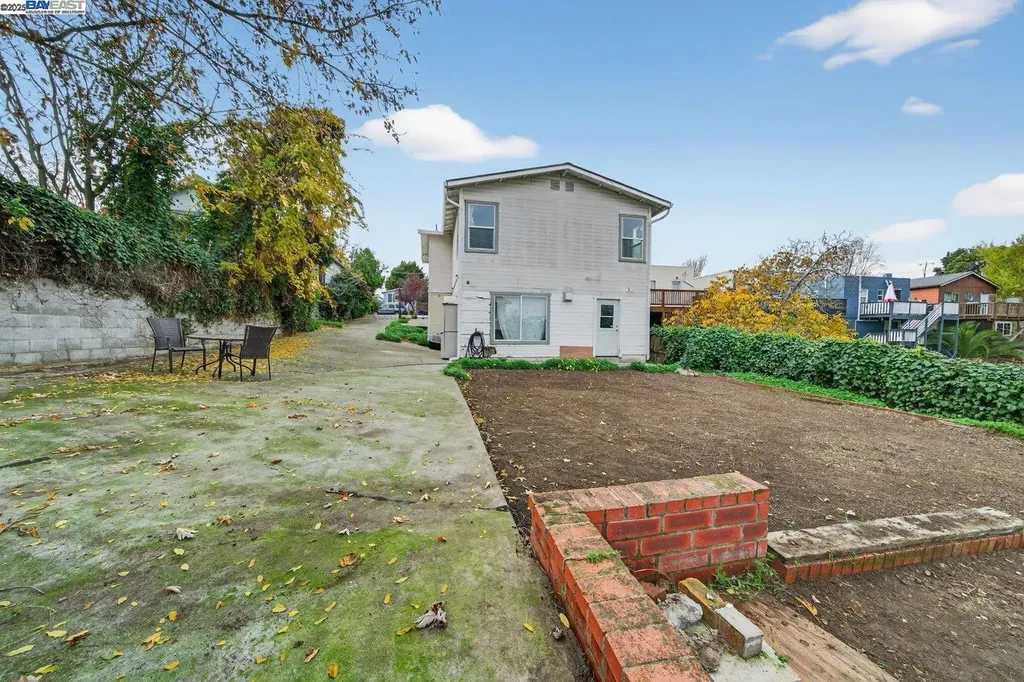 229 Lake Avenue Rodeo CA 94572