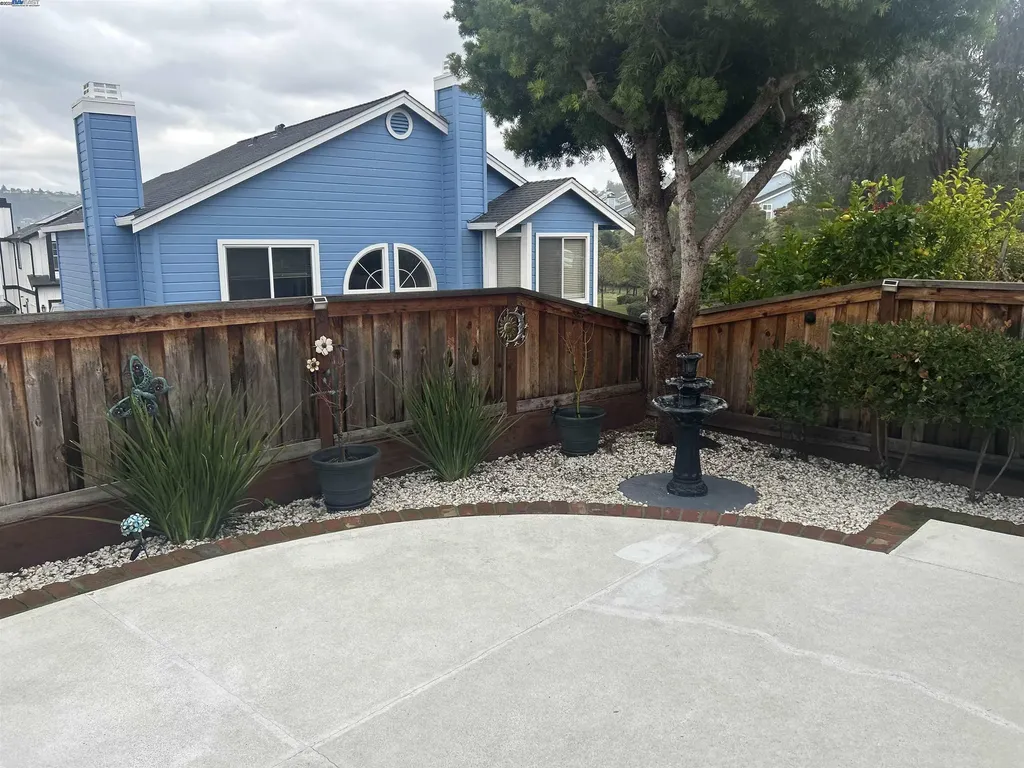 7 Cliff Walk Vallejo CA 94591