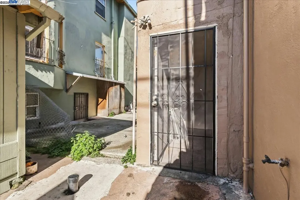 856 21st Street Oakland CA 94607